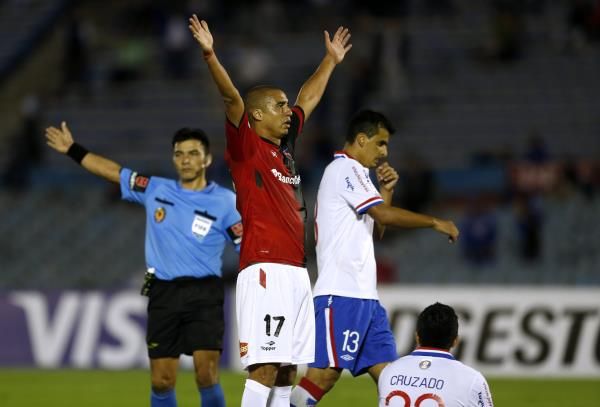 2014-03-27t011406z_934288039_gm1ea3r0pd701_rtrmadp_3_soccer-libertadores_reuters