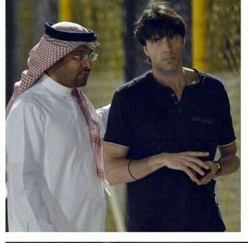 خوان كروز مع ابراهيم البلوي رئيس الاتحاد