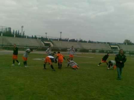 لاعبي فريق الوحدة قبل المباراة