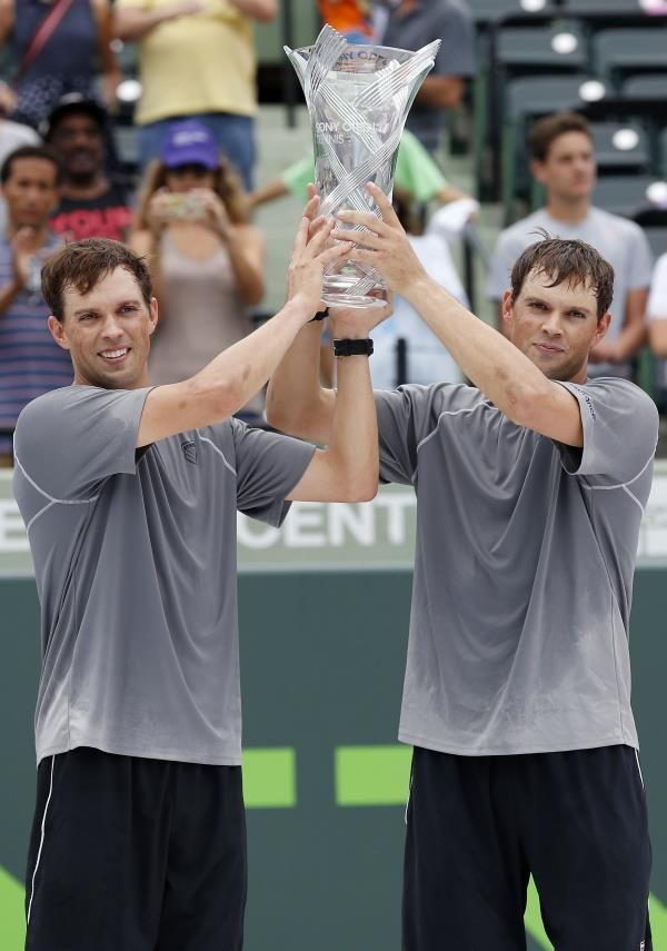 2014-03-29t224755z_2129361770_nocid_rtrmadp_3_tennis-sony-open-bryan-and-bryan-v-cabal-and-farah_reuters
