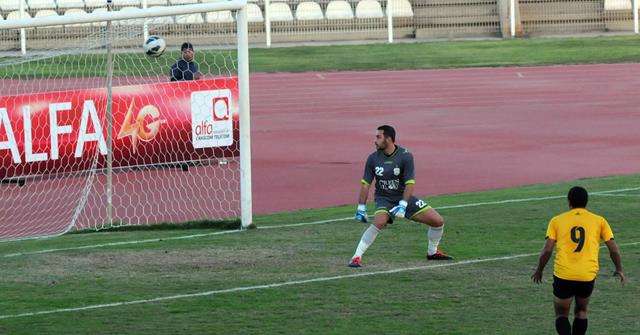 حارس الأنصار ومنتخب لبنان لاري مهنا