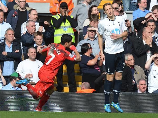 سواريز يطير فرحا بهدفه الثاني