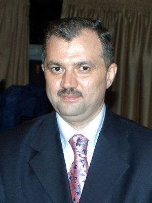 الأستاذ أحمد منصور 