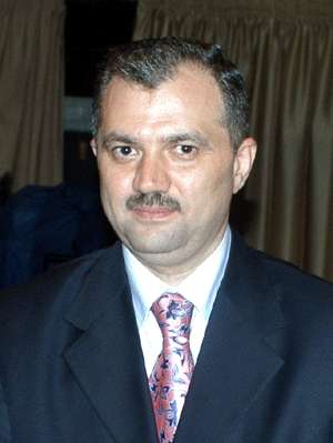 الأستاذ أحمد منصور