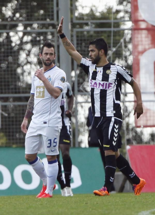 2014-03-30t201406z_1513128794_gm1ea3v0bo401_rtrmadp_3_soccer-portugal_reuters