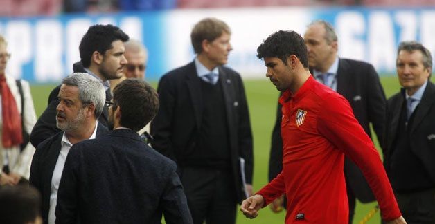 كوستا أثناء مغادرته التدريبات