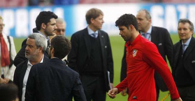 كوستا أثناء مغادرته التدريبات