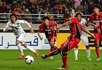 البرازيلي كوستا يسجل هدف التعادل من ضربة جزاء الثانية
