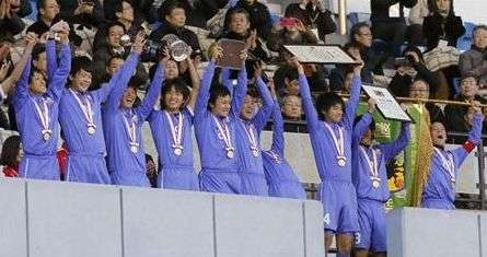 فريق مدرسة توياما دايتشي عند فوزهم بكأس اليابان للمدارس الثانوية بشهر يناير الماضي