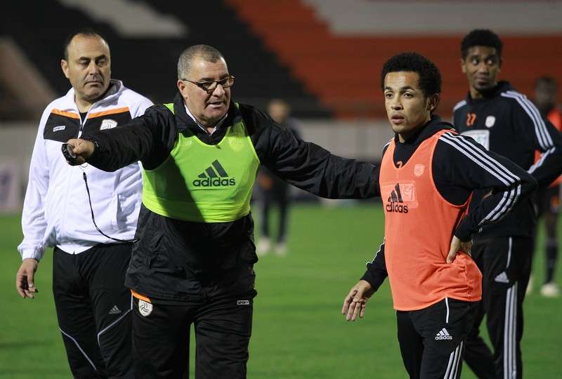 السويح يوجه رافينها في تدريب الشباب اليوم