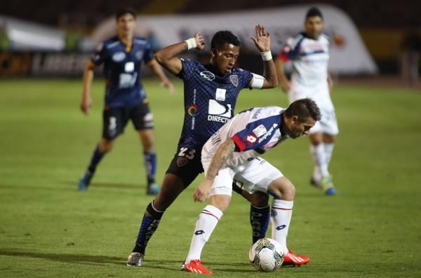 2014-03-28t044355z_611138386_gm1ea3s0x6q01_rtrmadp_3_soccer-libertadores_reuters