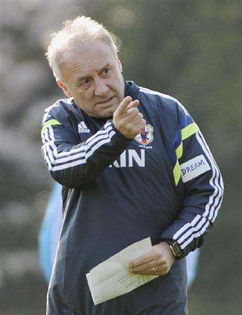 المدرب البيرتو زاكيروني في تدريب اليوم