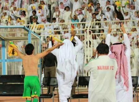 مصعب اللحام يشارك جماهير نجران الفرح بعد الفوز على الإتحاد  