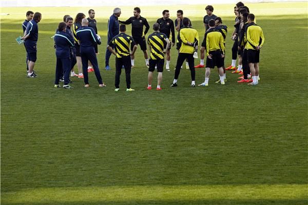 جانب من تدريبات برشلونة على ملعب فيسنتي كالديرون