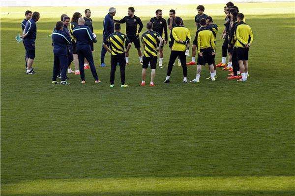 جانب من تدريبات برشلونة على ملعب فيسنتي كالديرون