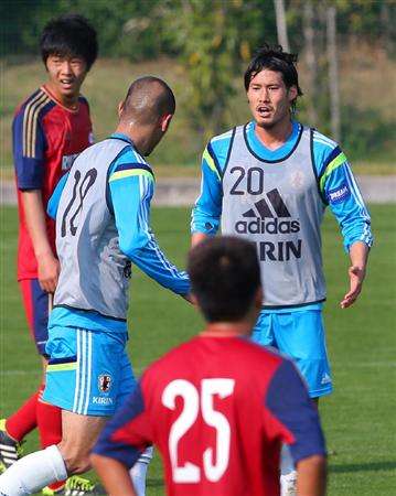 دايسوكي سوزوكي لعب بمركز الظهير الايمن لأول مرة في ودية اليوم