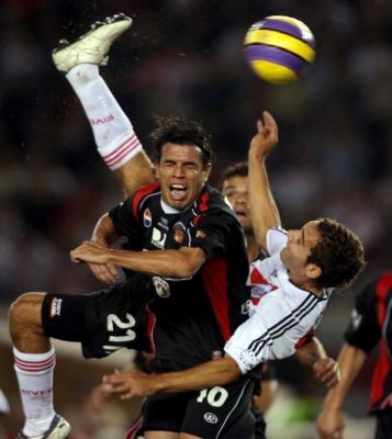 الأرجنتيني ماركو روبن صاحب القميص الابيض