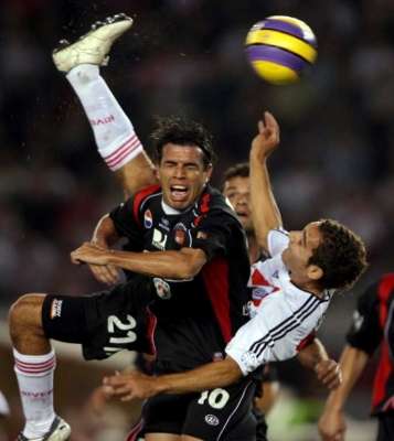 الأرجنتيني ماركو روبن صاحب القميص الابيض