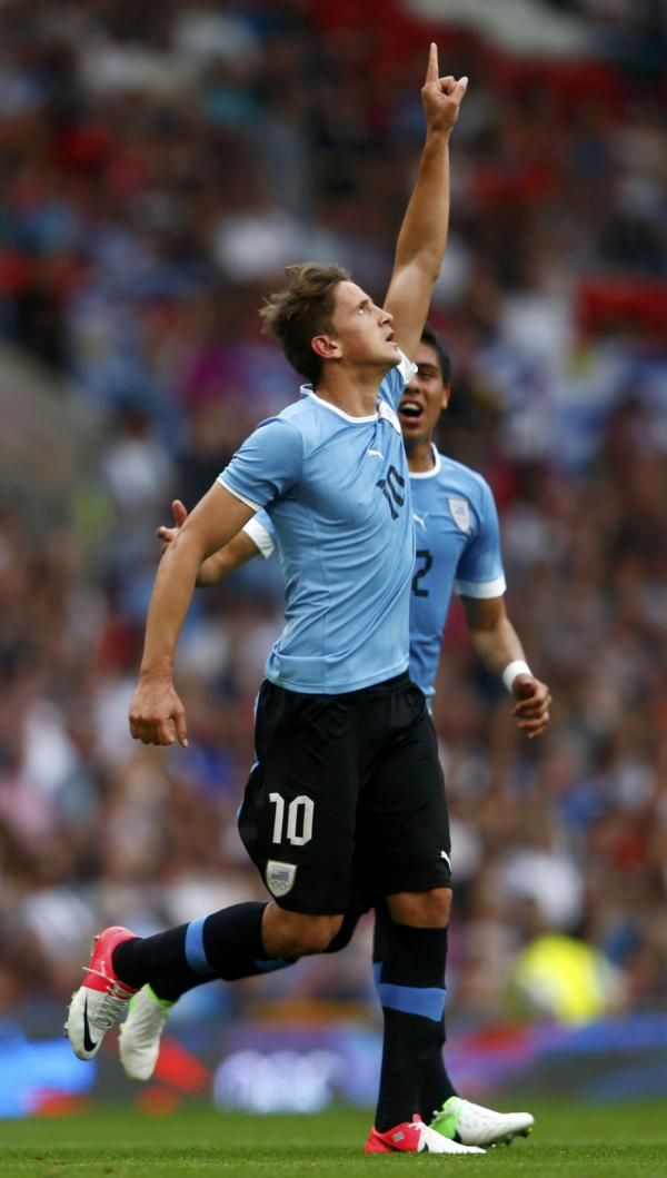 2012-07-26t171846z_633012892_lr1e87q1c2zxi_rtrmadp_3_oly-socc-fbmsoc-fbm400a01_reuters