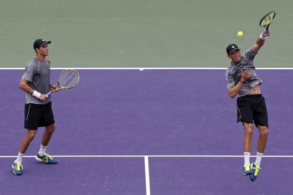 2014-03-29t231810z_2093898546_nocid_rtrmadp_3_tennis-sony-open-bryan-and-bryan-v-cabal-and-farah_reuters