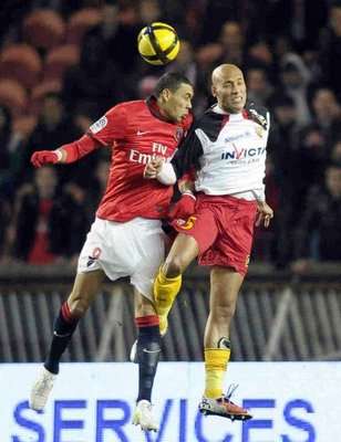 يحيى بالقميص الأبيض