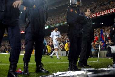 hi-res-1663163-luis-figo-of-real-madrid-prepares-to-take-a-corner-with-a_crop_north