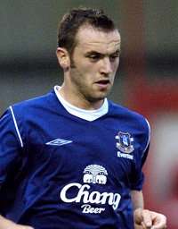 الاسكـتـلـنـدي جـيـمـس مـكـفـاديــن