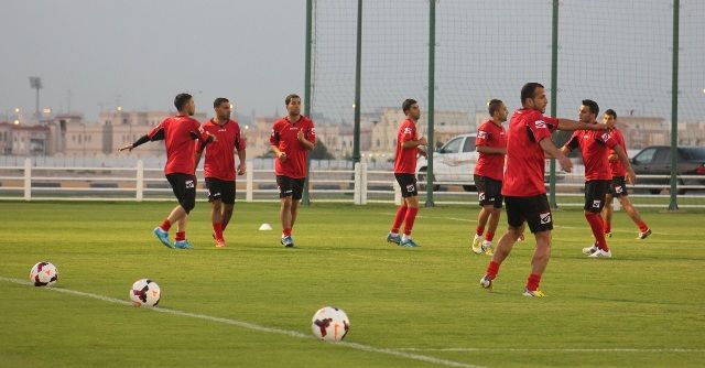 جانب من تدريبات المنتخب الفلسطيني في الدوحة