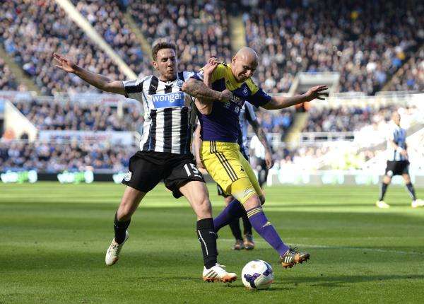 2014-04-19t153835z_458727019_gm1ea4j1tj901_rtrmadp_3_soccer-england_reuters