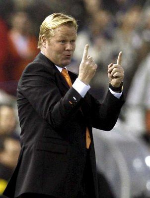 الهولندي رونالد كومان المدير الفني لنادي بلنسية 