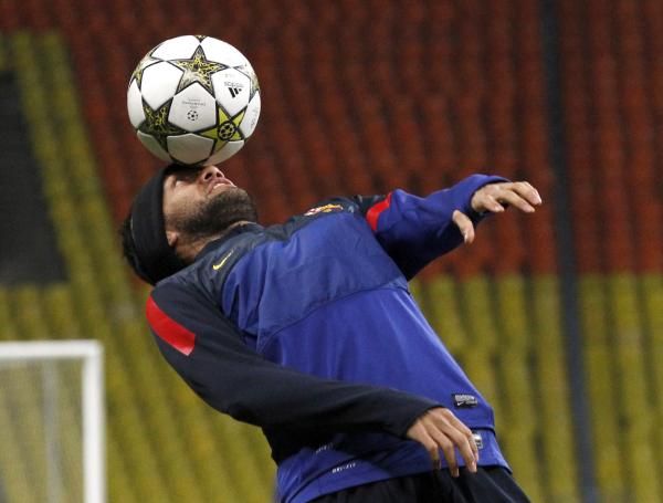2012-11-19t154143z_920405178_gm1e8bj1ts601_rtrmadp_3_soccer-champions_reuters