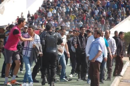 الاحداث التي شهدتها مباراة اتحاد بن قردان والصفاقسي احتجاجا على اداء الحكم بن غزيل