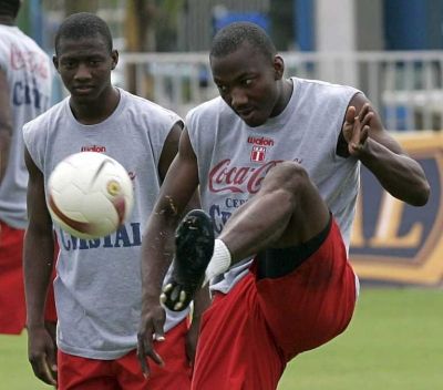 البيروفي أندريس مندوزا 