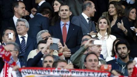 principes-asturias-presiden-palco-calderon_tinima20140422_1191_5