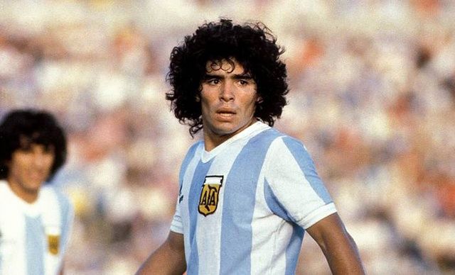  النجم المعتزل دييجو أرماندو مارادونا 