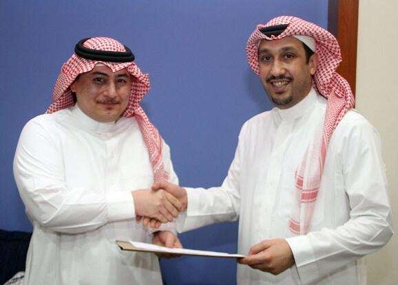 رئيس الأهلي يقدم اوراق ترشحه لمدير مكتب رعاية الشباب بجدة