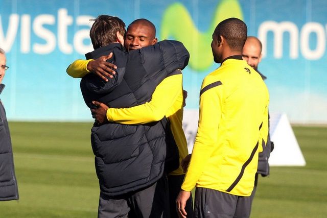 صورة أرشيفية لأبيدال وهو يعانق فيلانوفا