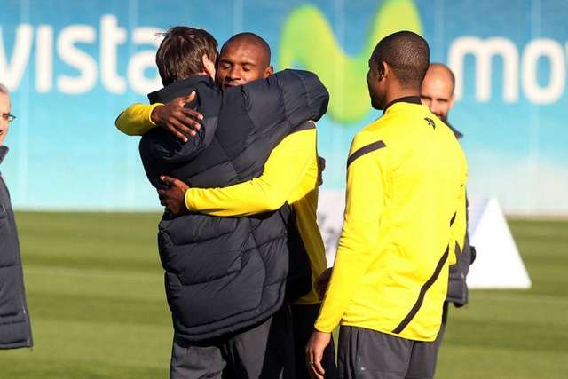 صورة أرشيفية لأبيدال وهو يعانق فيلانوفا