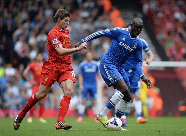 ديمبا با يشق طريقه نحو إحراز الهدف الأول لتشيلسي