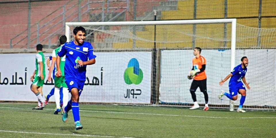 عيد العكاوي يحتفل بأحد اهدافه مع الهلال قبل الرحيل        