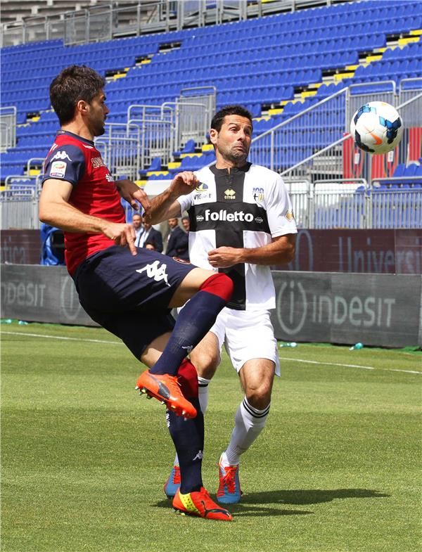 لقطة من مباراة كالياري وبارما