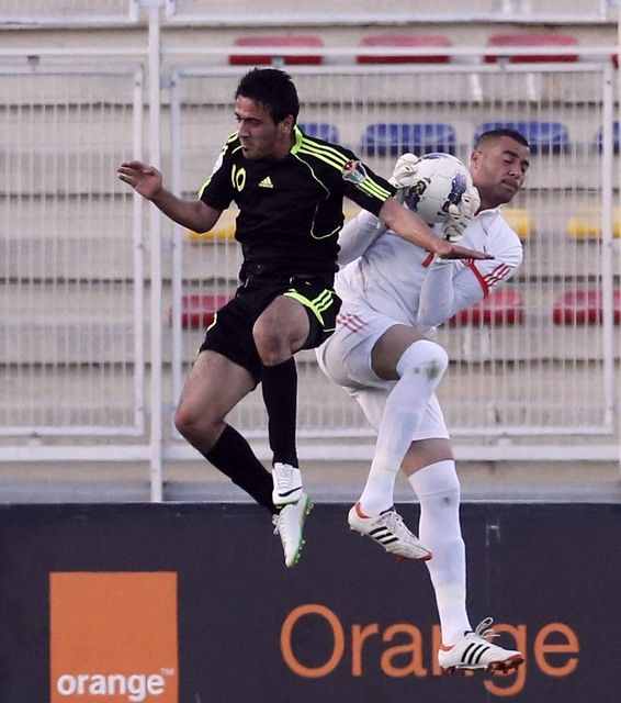 شفيع "الوحدات" يتصدى لمحاولة بقعاوية في مباراة اليوم 