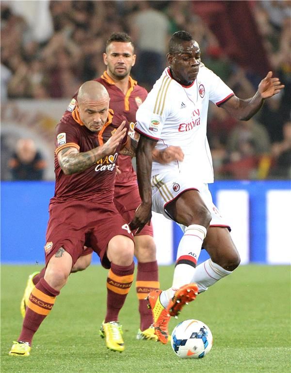 روما يواصل الضغط على السيدة العجوز