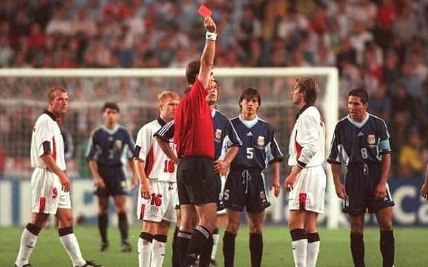 بيكهام تعرض للطرد امام الارجنتين وتسبب في خروج انجلترا من مونديال 1998