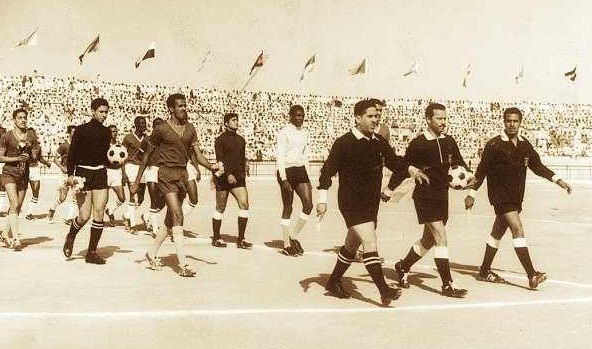 جانب من لقاء الاهلي والشباب في نهائي الكأس عام 1970