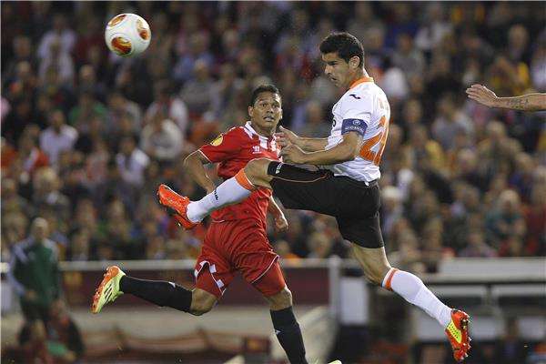 ريكاردو كوستا (يمين)