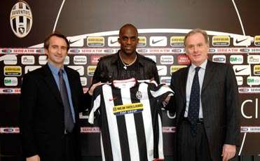 المالـي سـيـسـوكـو يحمـل قميـص فريقـه الجديـد