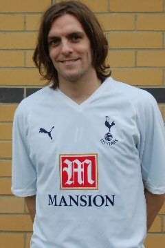 وودغيـت يرتدي قميـص فريقه الجديـد