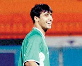 النجم عبدالغني وأسباب غامضة حول تكرار طرده هذا الموسم