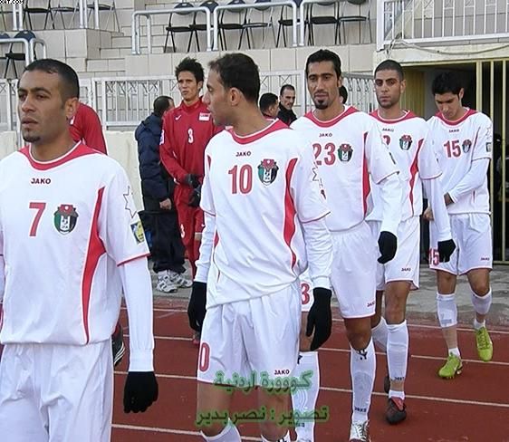 دخول لاعبين الفريقين ارض الملعب وبعدسة كووورة